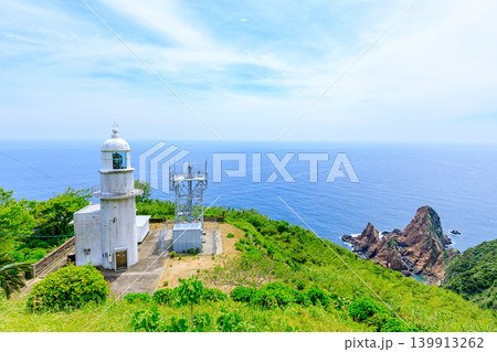 甑島最南端 初夏の釣掛埼灯台 鹿児島県薩摩川内市 甑島最南端 初夏の釣掛埼灯台 鹿児島県薩摩川内市 139913262