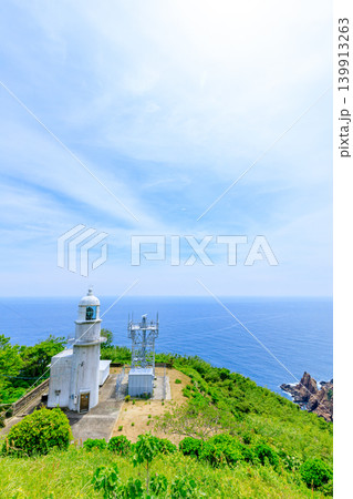 甑島最南端 初夏の釣掛埼灯台 鹿児島県薩摩川内市 甑島最南端 初夏の釣掛埼灯台 鹿児島県薩摩川内市 139913263