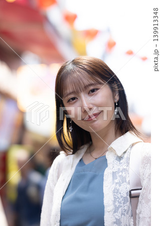 横浜観光を楽しむ女性 139913348