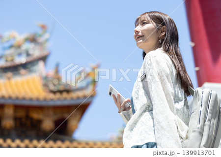 旅行を楽しむ女性 139913701