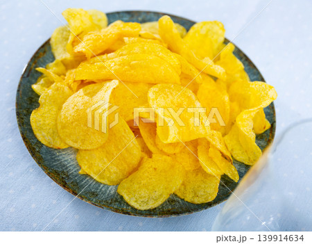 Round plate of potato chips in restaurant Round plate of potato chips in restaurant 139914634