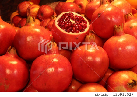 Pomegranate on shop for sell are cash crops Pomegranate on shop for sell are cash crops 139916027