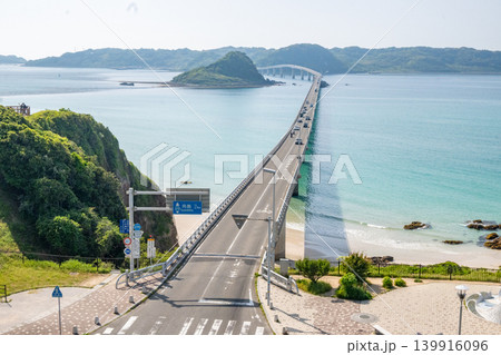 「山口県」(5月)【観光地】 山口県下関市の角島展望台から見る角島大橋 「山口県」(5月)【観光地】 山口県下関市の角島展望台から見る角島大橋 139916096