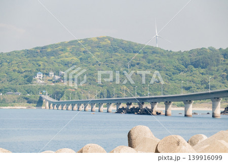 「山口県」（5月）【観光地】　山口県下関市の角島展望台から見る角島大橋 139916099