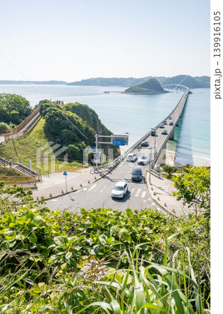 「山口県」(5月)【観光地】 山口県下関市の角島展望台から見る角島大橋 「山口県」(5月)【観光地】 山口県下関市の角島展望台から見る角島大橋 139916105