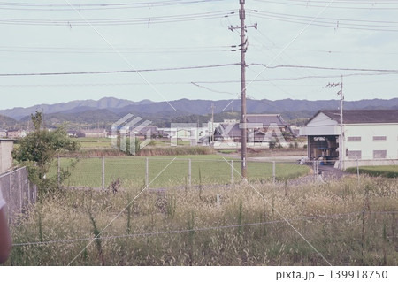 電車から見た田舎町 電車から見た田舎町 139918750