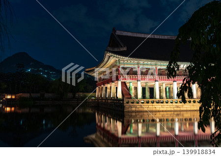 Seoul, South Korea - May. 14, 2026 : Magnificent night view of Gyeonghoeru Pavilion reflected in the pond during the spring night opening at Gyeongbokgung Palace, Seoul Seoul, South Korea - May. 14, 2026 : Magnificent night view of Gyeonghoeru Pavilion reflected in the pond during the spring night opening at Gyeongbokgung Palace, Seoul 139918834