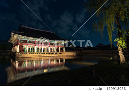 Seoul, South Korea - May. 14, 2026 : Magnificent night view of Gyeonghoeru Pavilion reflected in the pond during the spring night opening at Gyeongbokgung Palace, Seoul Seoul, South Korea - May. 14, 2026 : Magnificent night view of Gyeonghoeru Pavilion reflected in the pond during the spring night opening at Gyeongbokgung Palace, Seoul 139918988