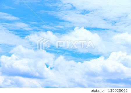 青空と白い雲・背景素材 青空と白い雲・背景素材 139920063