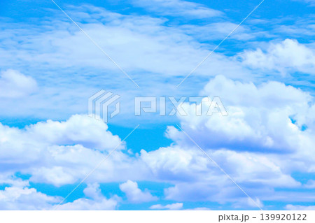 青空と白い雲・背景素材 青空と白い雲・背景素材 139920122