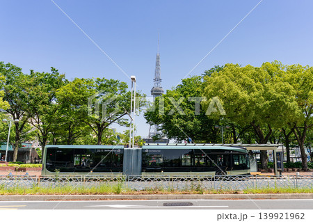 名古屋・栄駅に停止する次世代スマートバス「SRT-001」  139921962