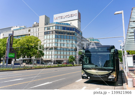 名古屋・栄駅に停止する次世代スマートバス「SRT-001」  139921966