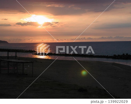 海に沈む夕日 139922029