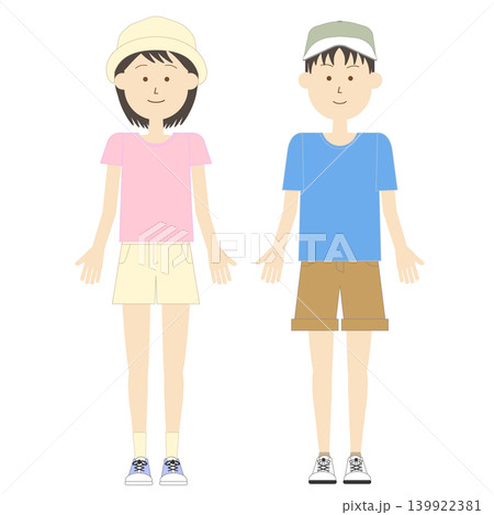 半袖Tシャツとハーフパンツに帽子をかぶって夏の服装をしている男の子と女の子のイラスト 139922381