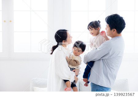 4人家族 4人家族 139923567