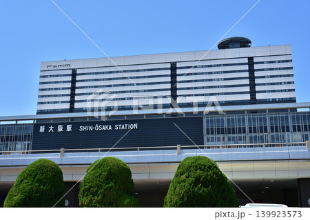 青空の下のJR新大阪駅 青空の下のJR新大阪駅 139923573