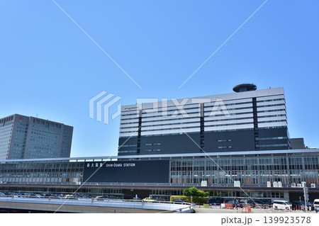 青空の下のJR新大阪駅 青空の下のJR新大阪駅 139923578