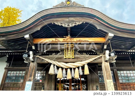 黄葉した神社 黄葉した神社 139923613