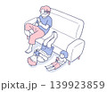 ゲームやスマホに夢中な親子のイラスト素材 139923859