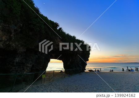 【沖縄県】砂山ビーチの夕焼け（宮古島） 139924162