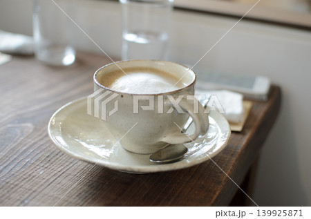 くつろぎをひとときのカフェオレ 139925871