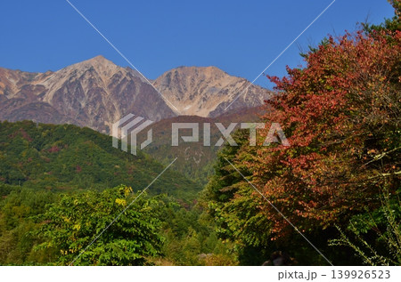 秋の白馬三山を望む 139926523