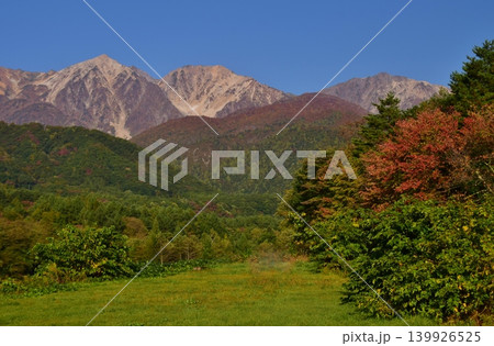 秋の白馬三山を望む 139926525