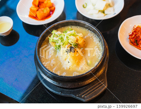 本場韓国のサムゲタン(参鶏湯) 本場韓国のサムゲタン(参鶏湯) 139926697