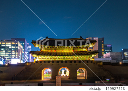 Seoul, South Korea - May. 14, 2026 : Magnificent night view of Gwanghwamun Gate and traditional royal palace architecture during the spring night opening at Gyeongbokgung Palace, Seoul 139927228