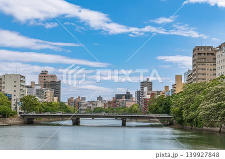 広島市の川辺の風景 栄橋から見た広島市の風景 広島市の川辺の風景 栄橋から見た広島市の風景 139927848
