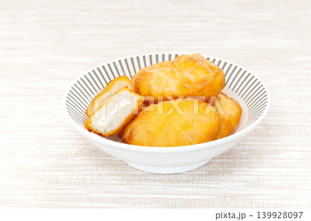 クリームチーズ入りのチキンナゲット 139928097