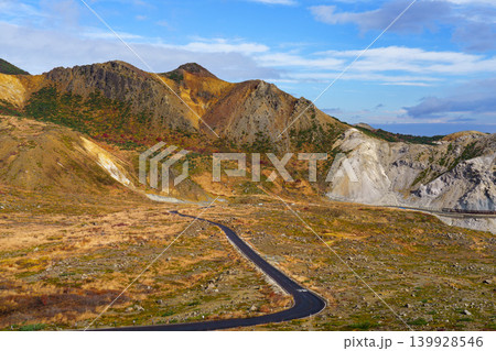 秋の磐梯吾妻スカイライン 火山地形と絶景ドライブロード 秋の磐梯吾妻スカイライン 火山地形と絶景ドライブロード 139928546