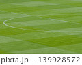 緑の芝生が美しいサッカーのピッチ 139928572