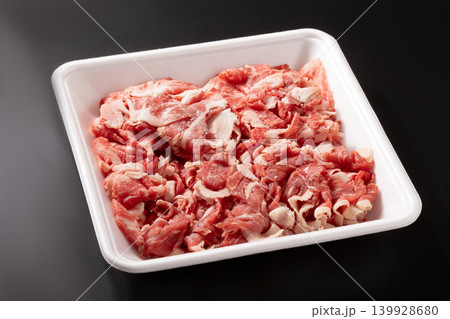［オーストラリア産　牛肉］　小間切り落とし（炒め　焼肉用） 139928680
