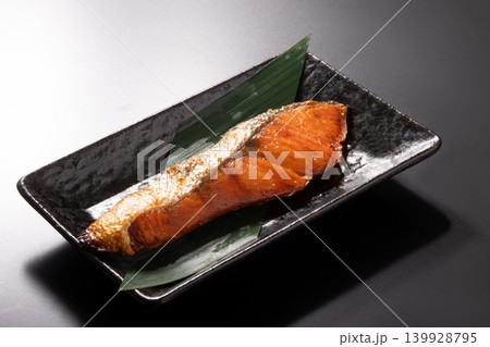［ロシア産　紅鮭］塩紅鮭焼き　寒風干し 139928795