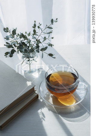本と紅茶のある朝時間 ナチュラルなティータイムイメージ 本と紅茶のある朝時間 ナチュラルなティータイムイメージ 139930778