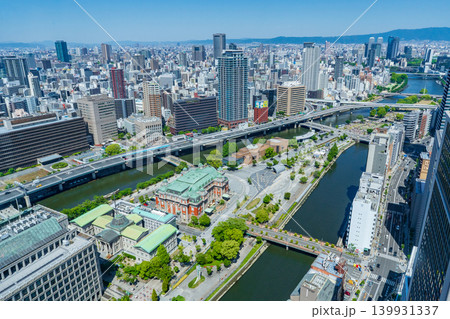 大阪市北区　中之島公会堂と大阪市役所　大阪のビル街 139931337