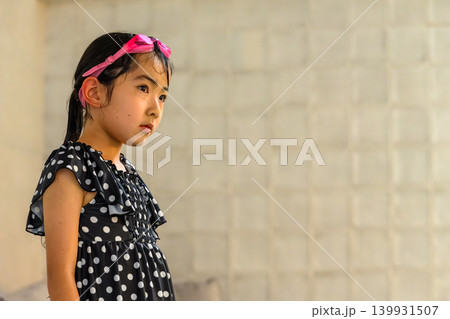 水泳ゴーグルをつけた少女 水泳ゴーグルをつけた少女 139931507
