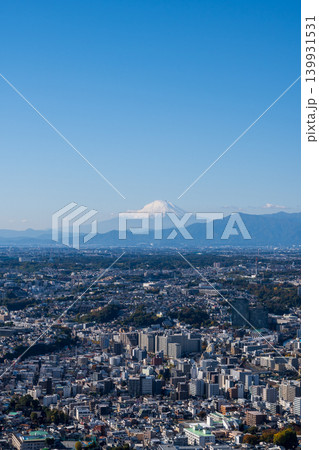 横浜ランドマークタワーから望む快晴の空と富士山の絶景 横浜ランドマークタワーから望む快晴の空と富士山の絶景 139931531