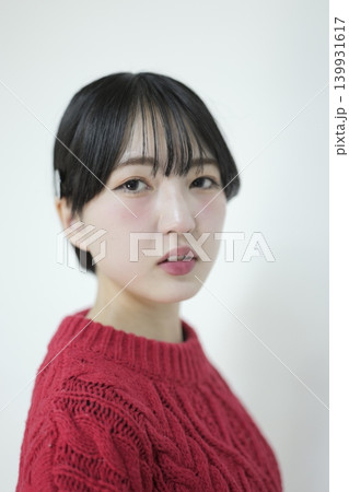 魅力的な美しい20代の若い女性 ポートレート写真 139931617