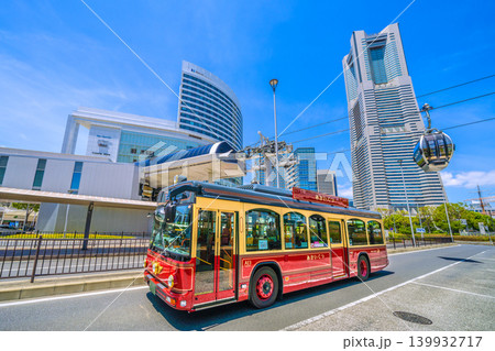 日本の横浜都市景観5月25日。エアキャビンの桜木町駅や横浜ランドマークタワー、あかいくつなどを望む 日本の横浜都市景観5月25日。エアキャビンの桜木町駅や横浜ランドマークタワー、あかいくつなどを望む 139932717