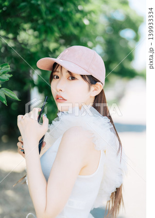 韓国ファッションの若い女の子 韓国ファッションの若い女の子 139933334