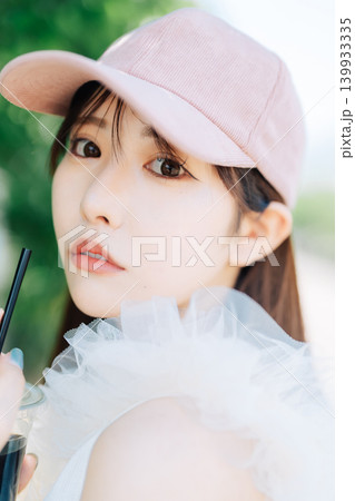 韓国ファッションの若い女の子 韓国ファッションの若い女の子 139933335