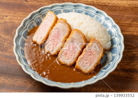 ロースカツカレー サクサク豚ロースカツが乗った人気カレー 139933552