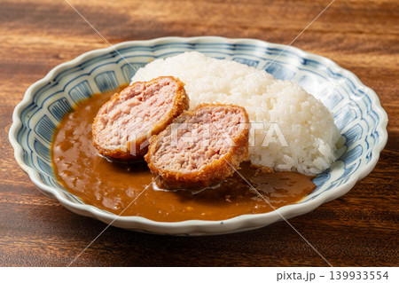 メンチカツカレー 肉汁あふれるメンチカツのカレーライス 139933554