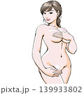 ギリギリ_セクシーなポーズを決める裸の若い女性_上半身_微笑 139933802