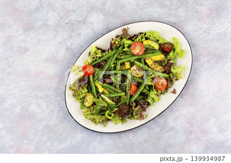 Fresh Green Salad with Tomatoes, Bell Pepper and Bean Pods 139934987