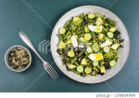 Fresh spring salad with asparagus, avocado and egg 139934994