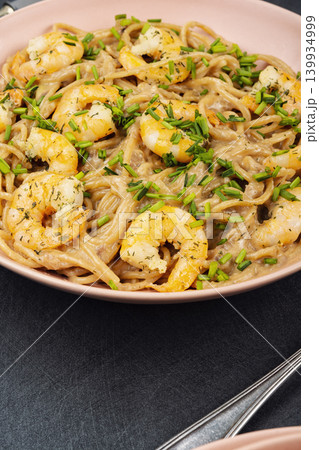 Spaghetti with shrimp in creamy sauce 139934999