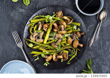 Pan Fried Champignon Mushrooms with Green Asparagus Pan Fried Champignon Mushrooms with Green Asparagus 139935005